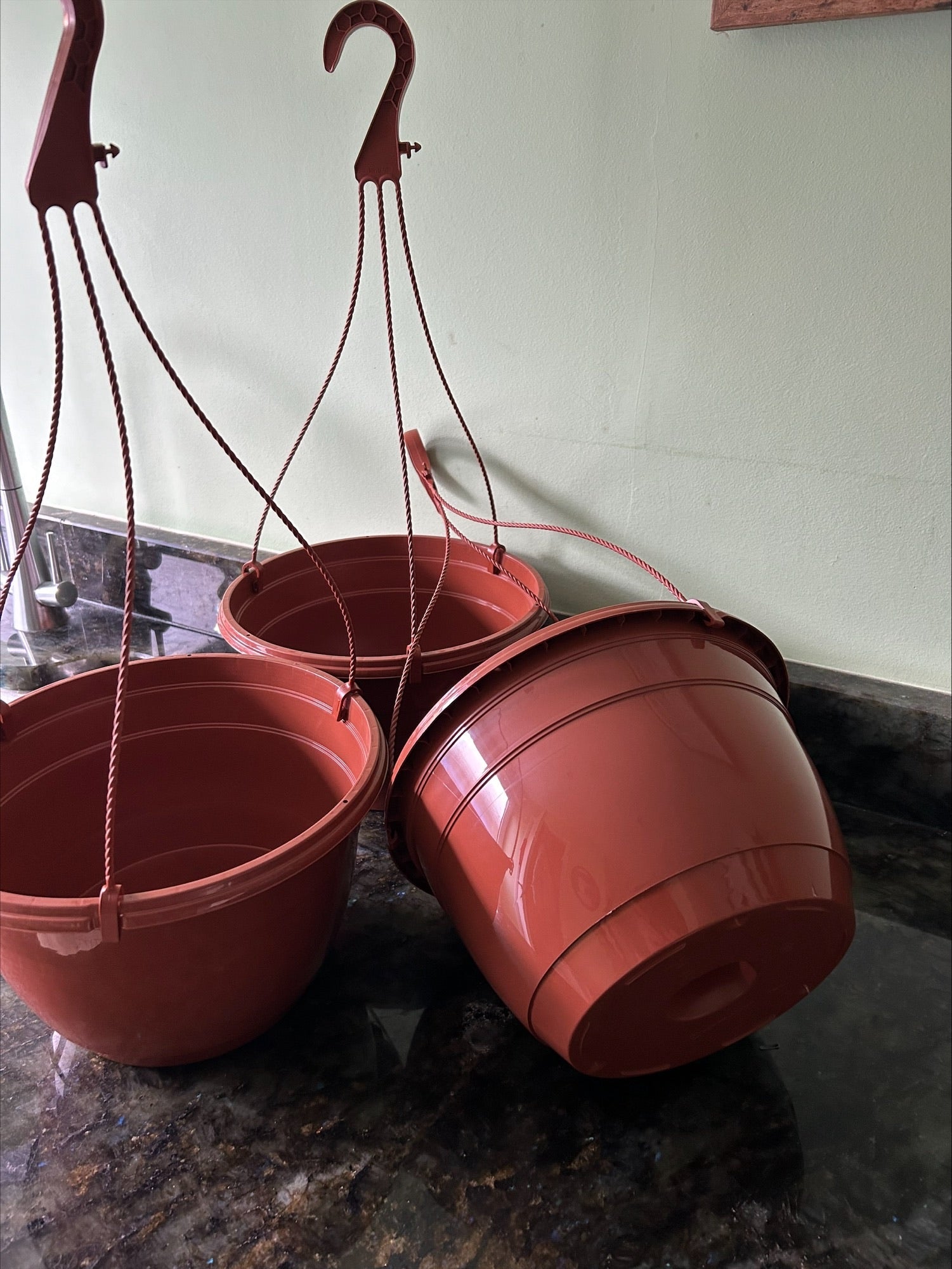 5 X 27cm Hanging pots in Terracotta.