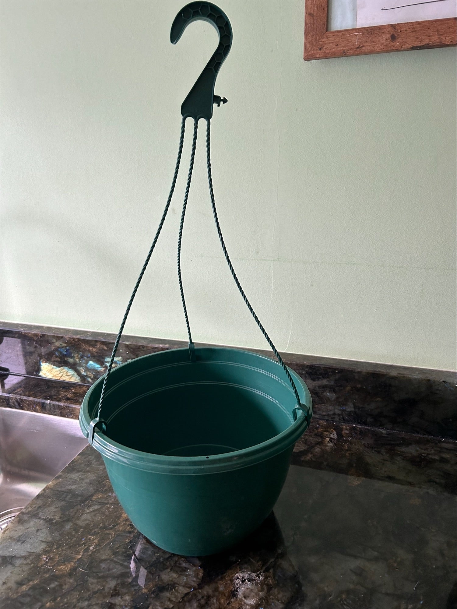 1 X 27cm Hanging pots in Dark Green.